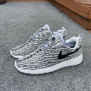 Women’s Nike free run running shoe size 7.